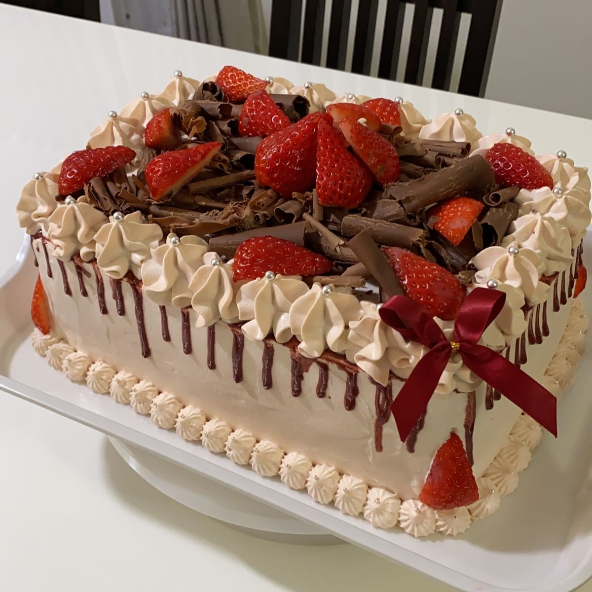 Pastel rectangular: Sensación (fresa + chocolate)